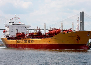 barco especial para transportar productos quimicos